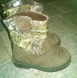 Camo cowboy boots size 7